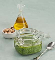 Pesto z rukoli i orzechów laskowych