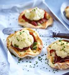 Mini-Blumenkohl-Tartes mit Bündnerfleisch
