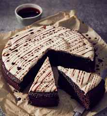 Baiser-Schokokuchen mit Espresso-Karamell