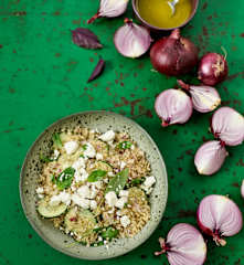 Salada fria de quinoa e pepino