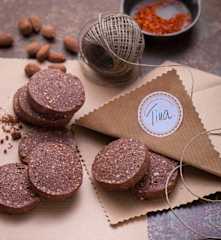 Biscotti al burro, mandorle e peperoncino