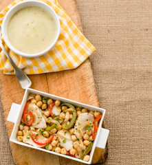 Creme de couve-flor e coentros e Bacalhau com cebolada de pimentos e grão