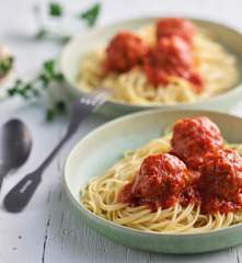 Pulpety w sosie pomidorowym z makaronem