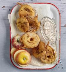 Gebackene Apfelringe mit Zimtzucker