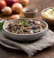 Wątróbka z cebulą i jabłkiem