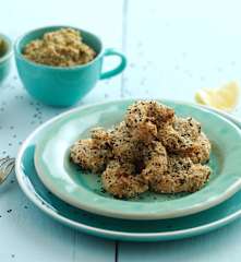 Camarão crocante com puré de brócolos e tomate