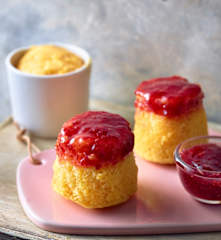 Vanilleküchlein mit Himbeerkonfitüre
