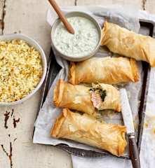 Embrulhos de salmão e espinafres com arroz de cenoura - TM31