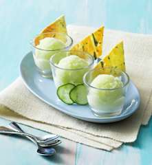 Sorbetto al Gin tonic e cetriolo con tuile alla menta