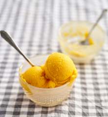 Gelado de manga e leite de coco