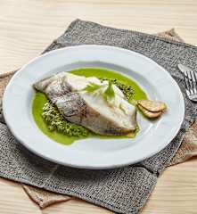 清蒸比目魚佐菠菜醬