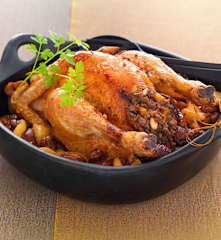 Gans mit Maroni-Apfel-Fülle und Gemüse