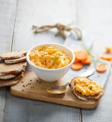 Tartinade de carotte au chèvre et carvi