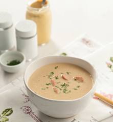 Sopa de queso con salchichas ahumadas