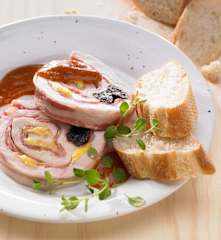 Krůtí roláda se sladko-kyselou salsou