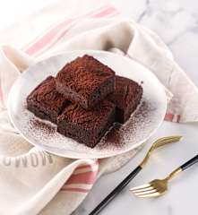 甜菜根可可杏仁蛋糕