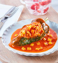 Chile relleno de picadillo de tempeh