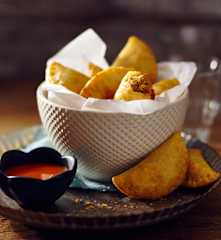 Fleisch-Erdnuss-Taschen