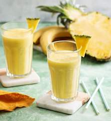 Smoothie bananowo-ananasowe z napojem kokosowym