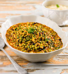 Chili primavera com cuscuz de hortelã