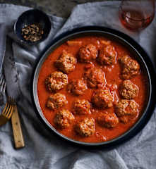 Albóndigas con espaguetis y salsa de tomate en cocción lenta