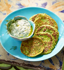 Zucchinipuffer mit Schafskäse-Dip - Peynir Soslu Mücver