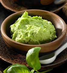 Basilikum-Parmesan-Creme