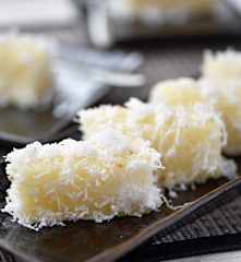 Kue Singkong Kukus (Steamed Tapioca Kuih)