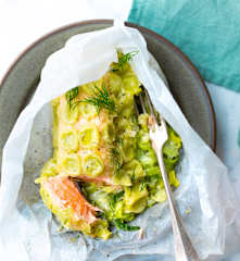 Papillotes de saumon, poireaux et ravioles