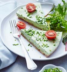 Cheesecake salé aux herbes et pistaches