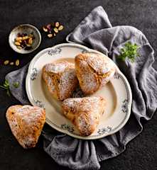 鹹蛋花生晨烤麵包