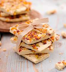 Biała czekolada z bakaliami