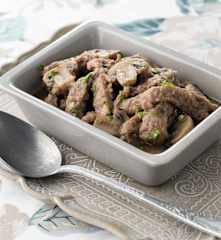 Bifinhos de cebolada com cogumelos