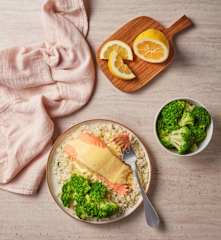 Salmon with Lemon Hollandaise, Asparagus and Rice (Metric)