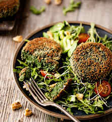 Medallones empanados veganos de espinacas con espirulina