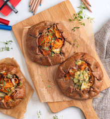 Mini galette z krojonymi warzywami i serem sałatkowym (TM5)