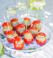 Tomates cocktail farcies au guacamole