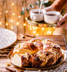 Brioche de Noël au sucre et à la cannelle