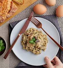 Uova strapazzate ai funghi e guanciale