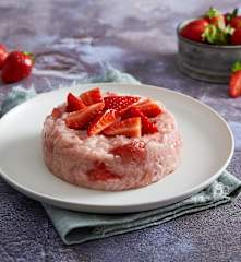 Risotto fragole e pesto di rose