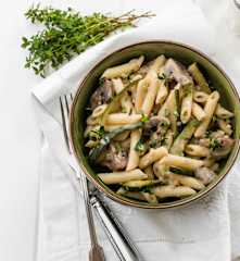Penne com cogumelos e curgete