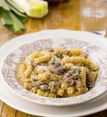 Fusilli porri, radicchio e salsiccia