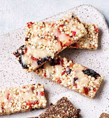 Strawberry and puffed millet cereal bars