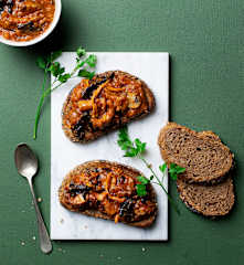 Tosta de setas al vino de Madeira