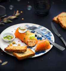 Roulé de saumon au houmous