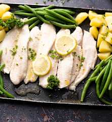 Pescado al vapor con verduras y tintes cítricos