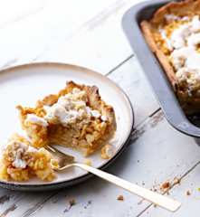 Tarta vegana de manzana con crumble y merengue