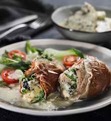 Telecí závitky s nivou a sýrovou omáčkou