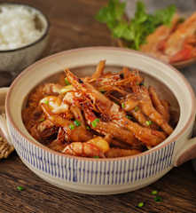 鸡爪烧虾煲