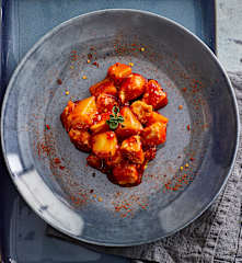 Pollo e patate in salsa piccante